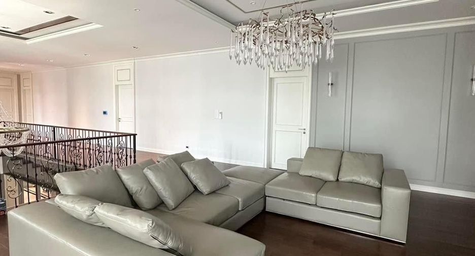 For sale 4 bedrooms house in Thawi Watthana, Bangkok