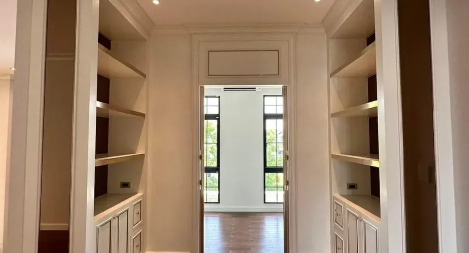 For sale 4 bedrooms house in Thawi Watthana, Bangkok