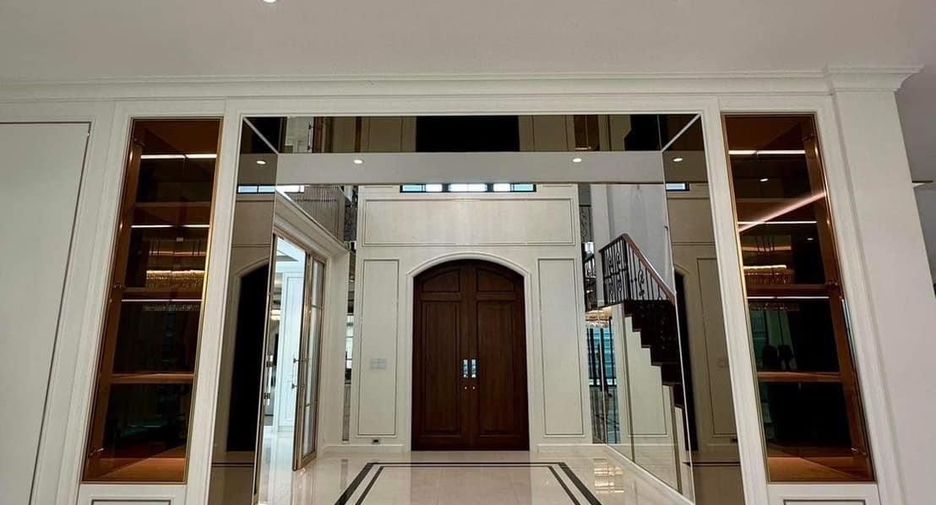 For sale 4 bedrooms house in Thawi Watthana, Bangkok