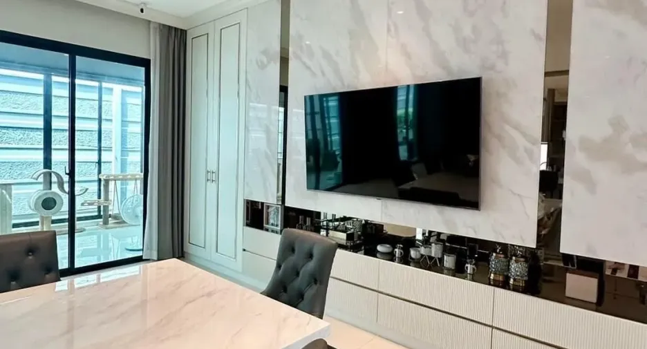 For sale 4 bedrooms house in Thawi Watthana, Bangkok