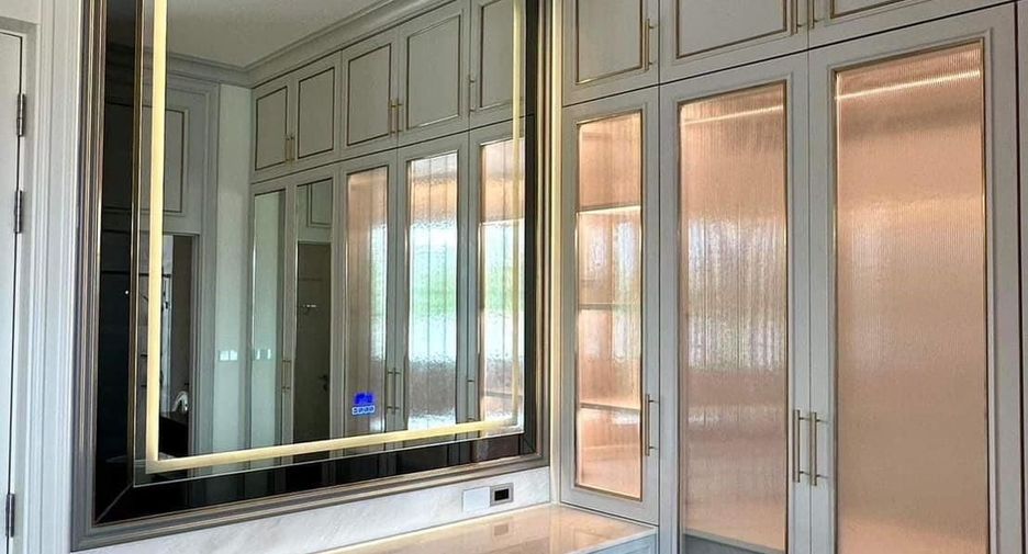 For sale 4 bedrooms house in Thawi Watthana, Bangkok