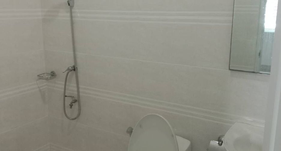 For rent 3 bedrooms townhouse in Si Racha, Chonburi