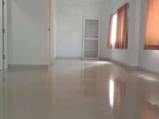 Casa adosada en alquiler de 3 habitaciones en Si Racha, Chonburi