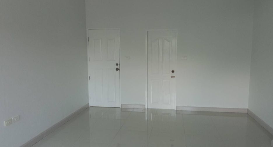 For rent 3 bedrooms townhouse in Si Racha, Chonburi
