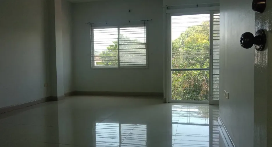 For rent 3 bedrooms townhouse in Si Racha, Chonburi
