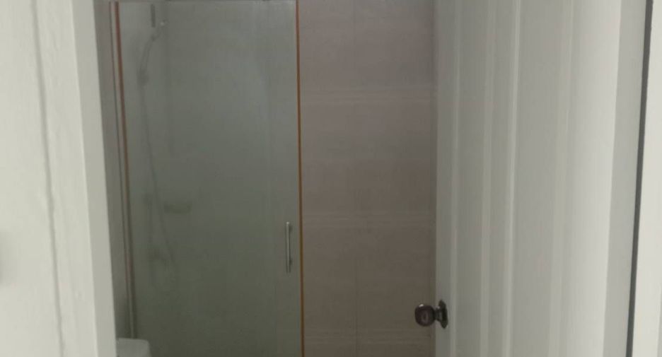 For rent 3 bedrooms townhouse in Si Racha, Chonburi