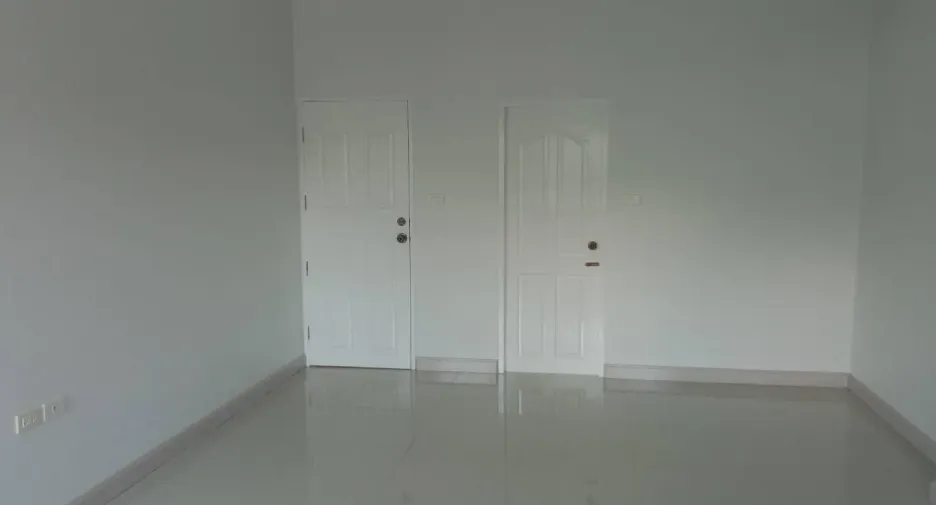 For rent 3 bedrooms townhouse in Si Racha, Chonburi