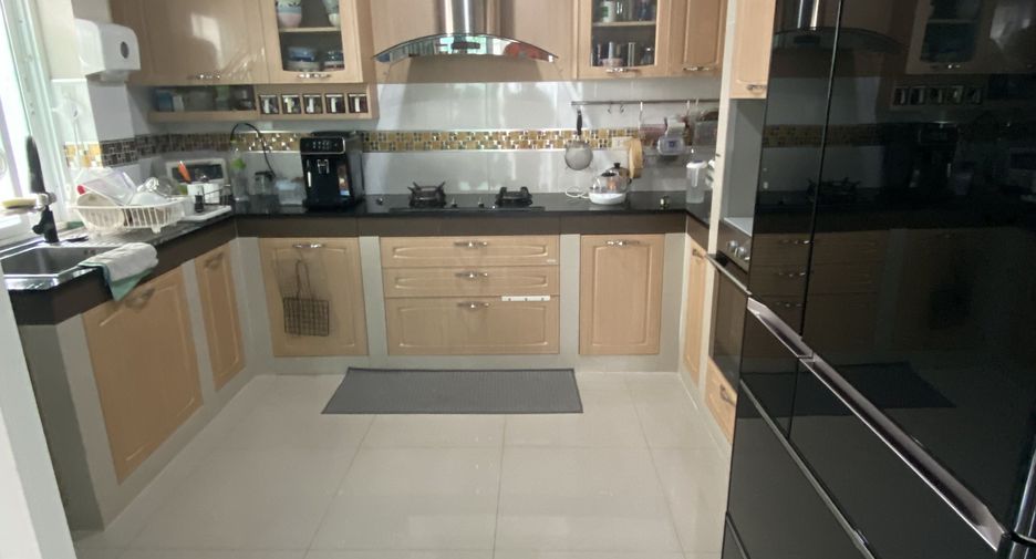 For sale 4 bedrooms house in Bang Lamung, Chonburi