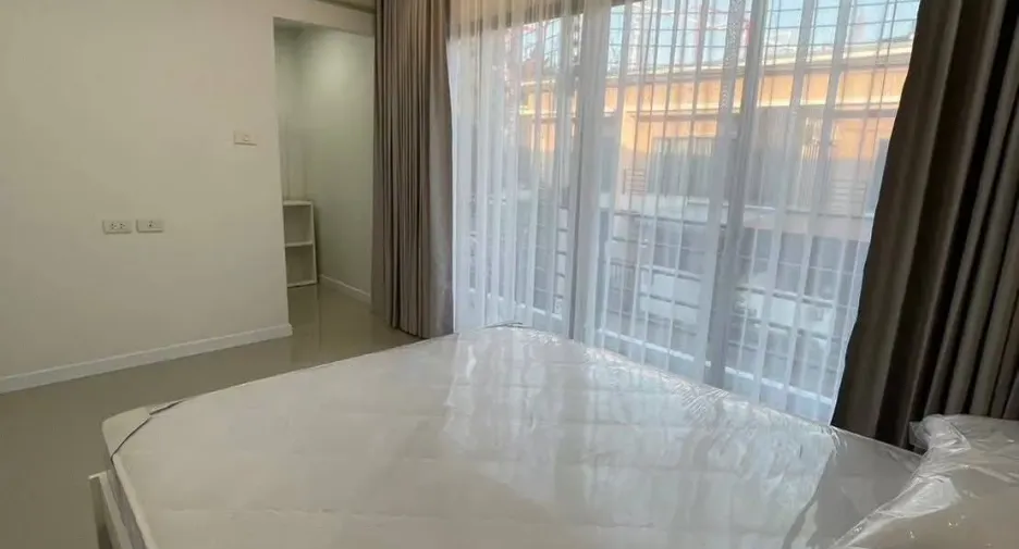 Casa en alquiler de 3 habitaciones en Bang Lamung, Chonburi