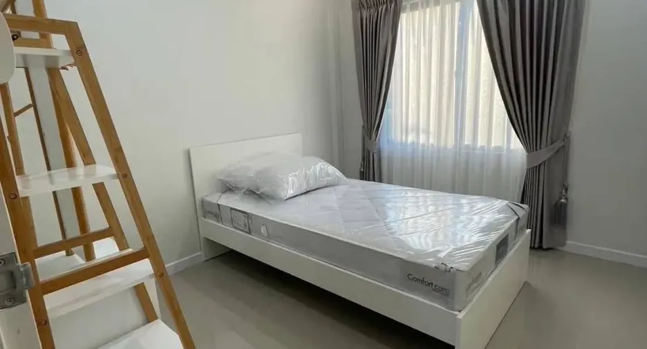 Casa en alquiler de 3 habitaciones en Bang Lamung, Chonburi
