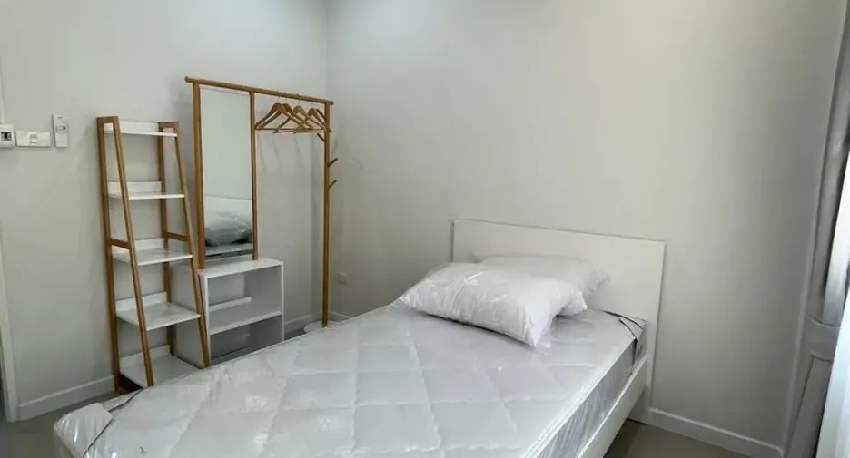 Casa en alquiler de 3 habitaciones en Bang Lamung, Chonburi
