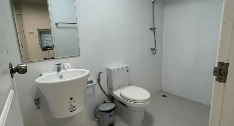Casa en alquiler de 3 habitaciones en Bang Lamung, Chonburi