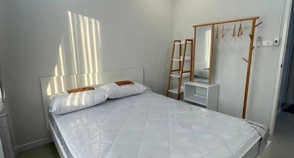 Casa en alquiler de 3 habitaciones en Bang Lamung, Chonburi