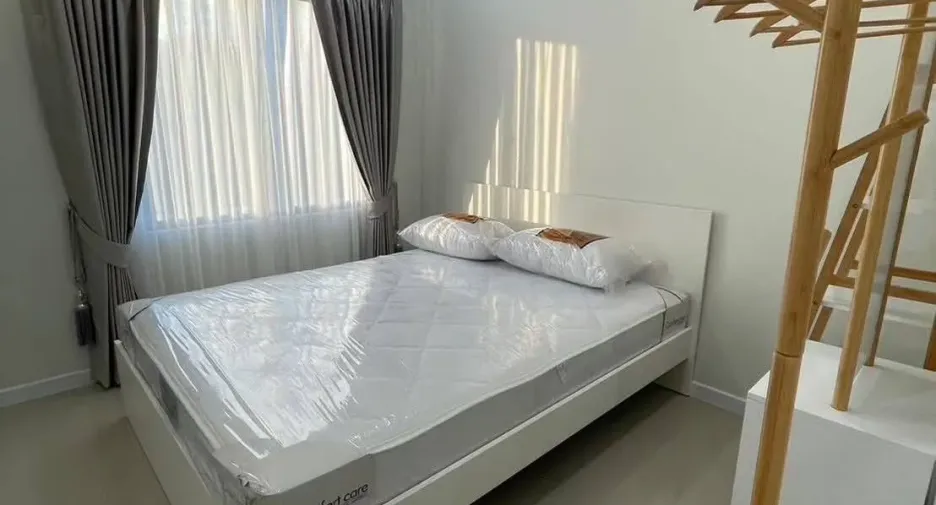Casa en alquiler de 3 habitaciones en Bang Lamung, Chonburi