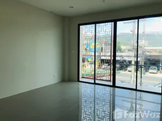 出售 4 卧室 联排别墅 在 Phuket Town, 普吉