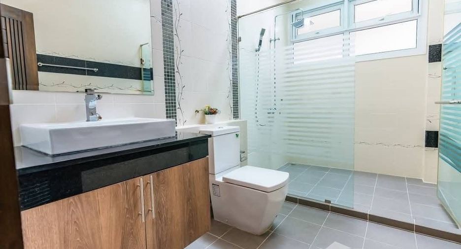 For rent 3 bedrooms villa in Huay Yai, Pattaya