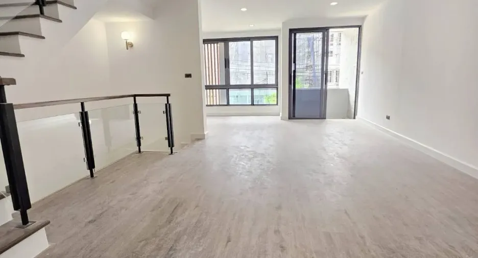 For sale and for rent 3 bedrooms retail Space in Prawet, Bangkok