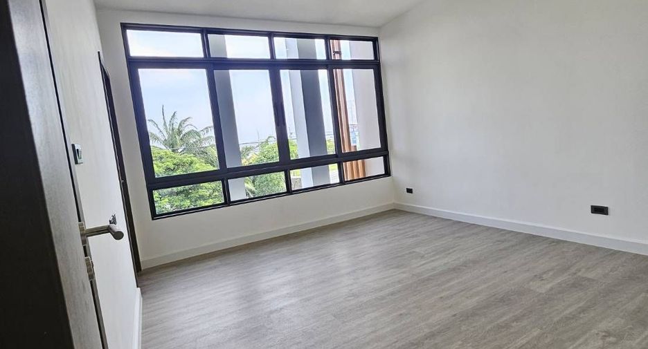 For sale and for rent 3 bedrooms retail Space in Prawet, Bangkok