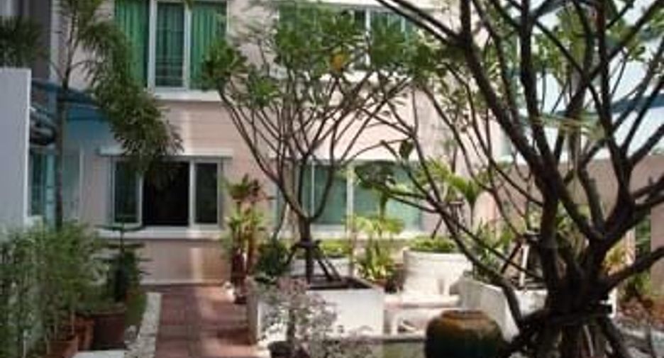 For sale 2 bedrooms condo in Din Daeng, Bangkok