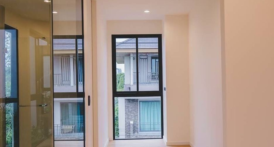 For sale 3 bedrooms townhouse in Phra Khanong, Bangkok