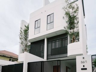 出售 3 卧室 联排别墅 在 Phra Khanong, 曼谷
