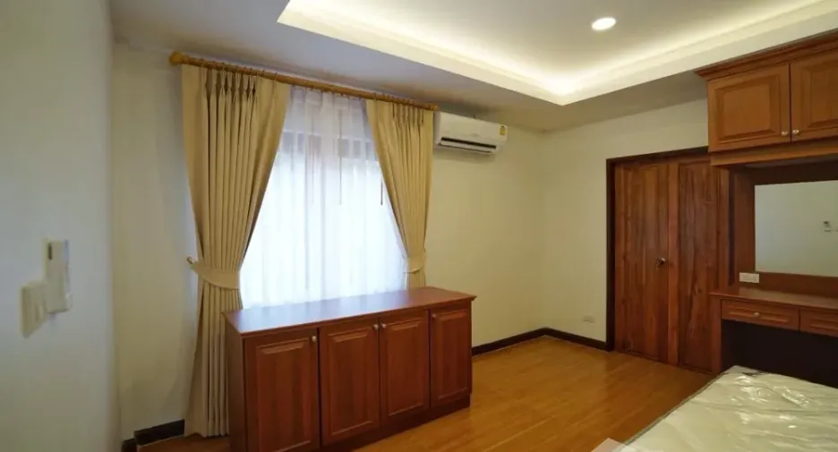 出租 3 卧室 独立屋 在 Sattahip, Chon Buri