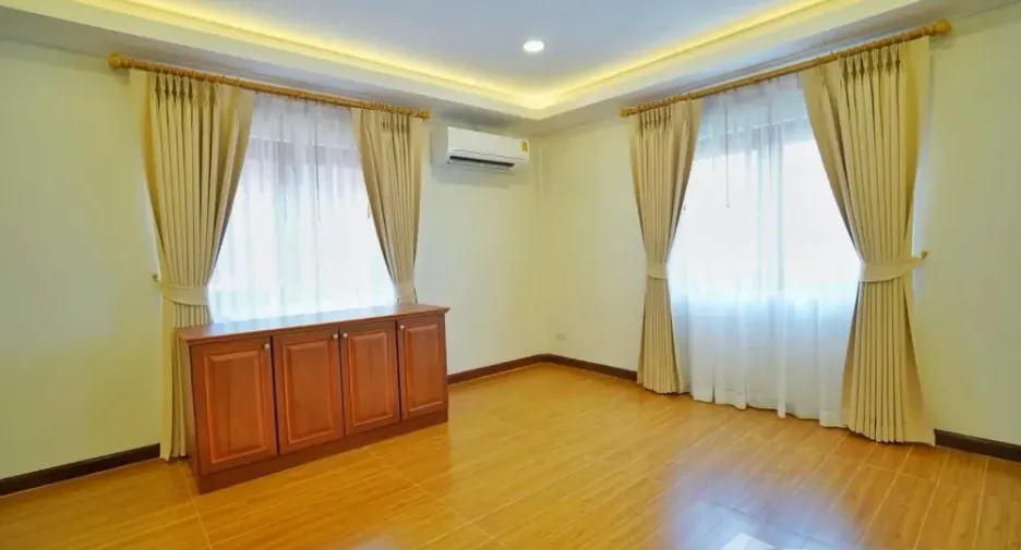 出租 3 卧室 独立屋 在 Sattahip, Chon Buri