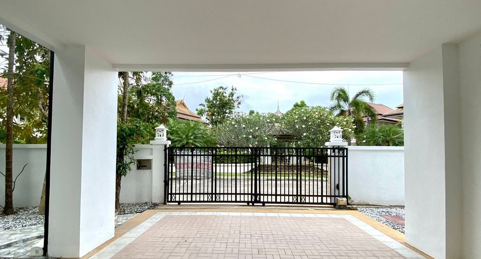 À vendre et à louer 4 chambres villa à Mueang Phuket, Phuket