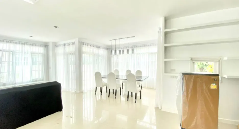 À vendre et à louer 4 chambres villa à Mueang Phuket, Phuket