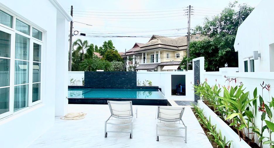 À vendre et à louer 4 chambres villa à Mueang Phuket, Phuket
