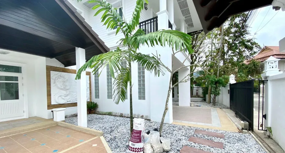 À vendre et à louer 4 chambres villa à Mueang Phuket, Phuket