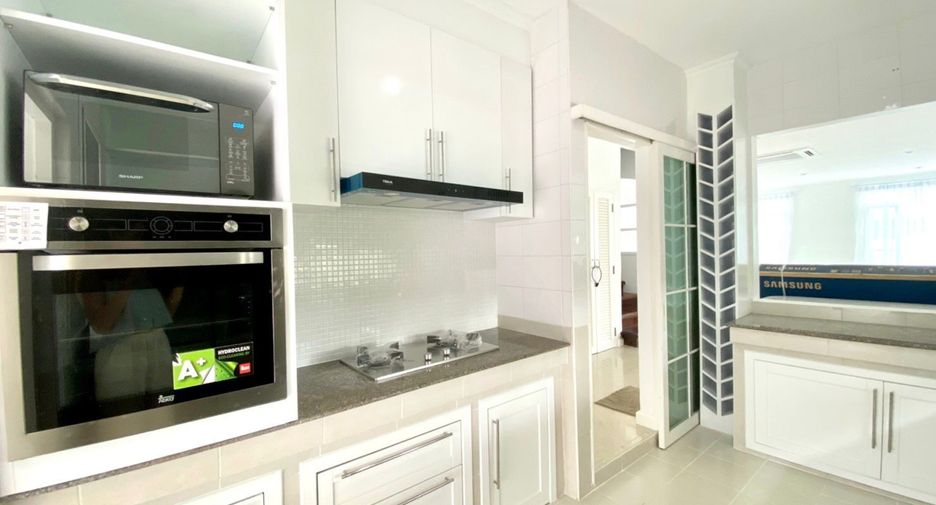 À vendre et à louer 4 chambres villa à Mueang Phuket, Phuket