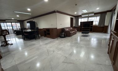 For sale 3 bedrooms condo in Watthana, Bangkok