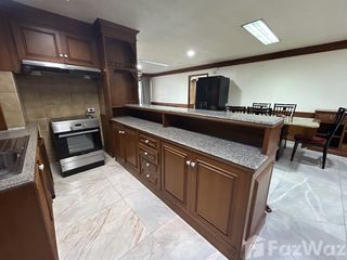 For sale 3 bedrooms condo in Watthana, Bangkok