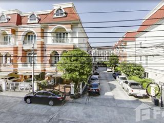 Продажа 3 спальни таунхаус в Лат Пхрао, Бангкок