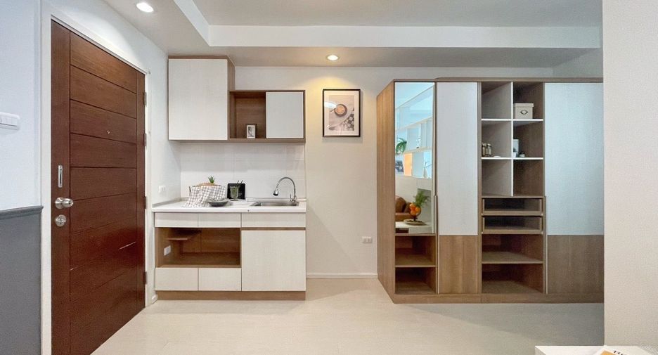 For sale 1 bed condo in Phra Khanong, Bangkok