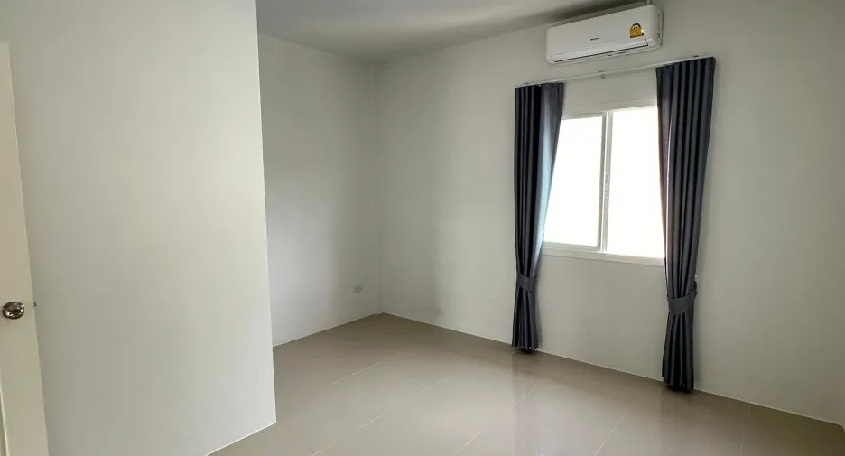 À louer 2 chambres maison de ville à Ban Chang, Rayong