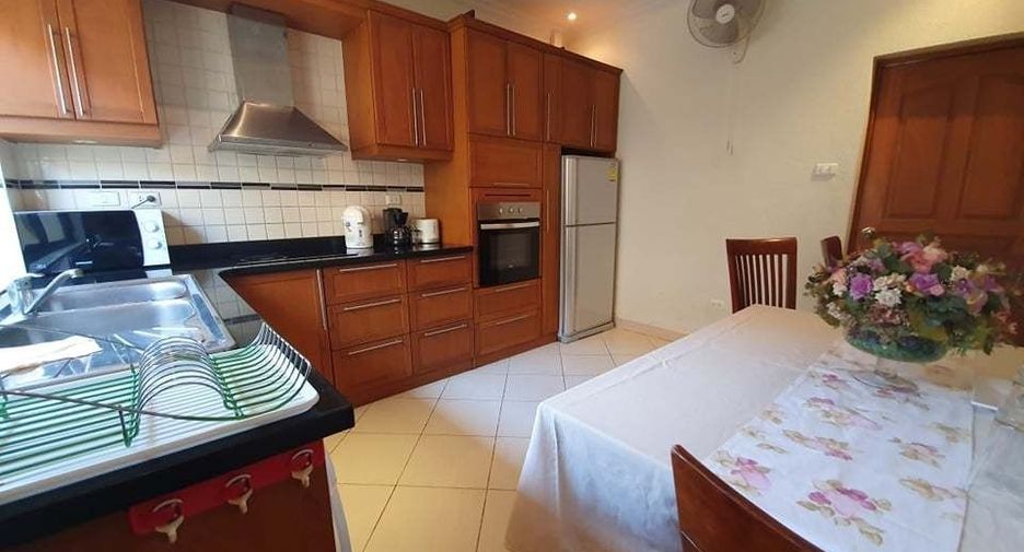 For rent 3 bedrooms villa in Bang Lamung, Chonburi