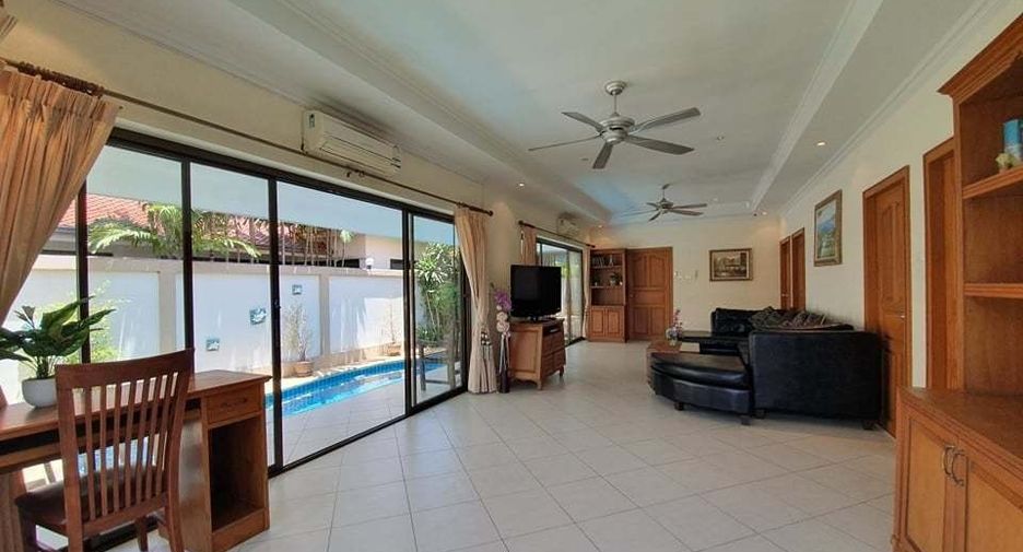 For rent 3 bedrooms villa in Bang Lamung, Chonburi
