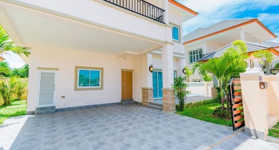Casa en venta de 4 habitaciones en Bang Lamung, Chonburi