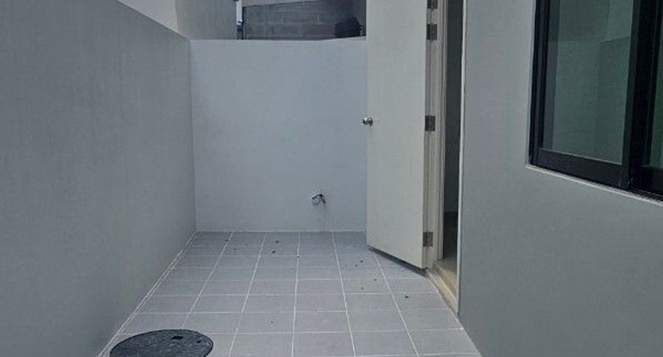 For sale 3 bedrooms townhouse in Prawet, Bangkok