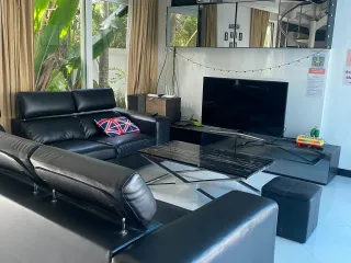 Villa en venta y en alquiler de 5 habitaciones en Bang Lamung, Chonburi