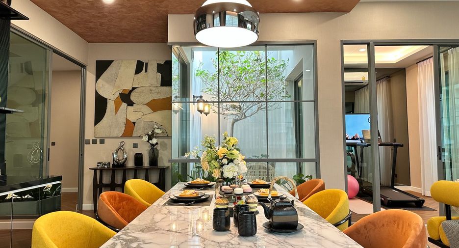 For sale 4 bedrooms townhouse in Lat Krabang, Bangkok