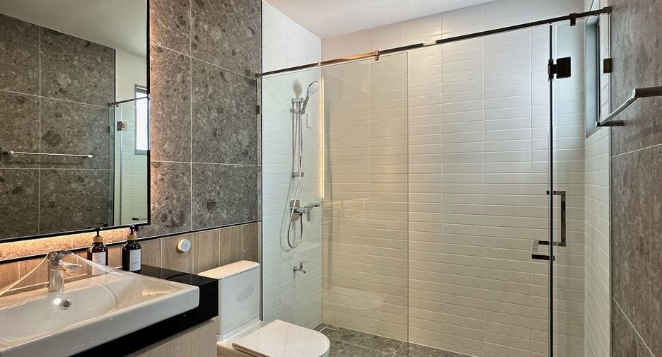 For sale 4 bedrooms townhouse in Lat Krabang, Bangkok