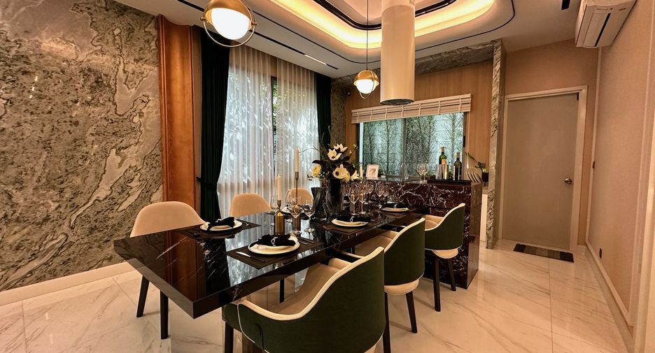 For sale 4 bedrooms townhouse in Lat Krabang, Bangkok
