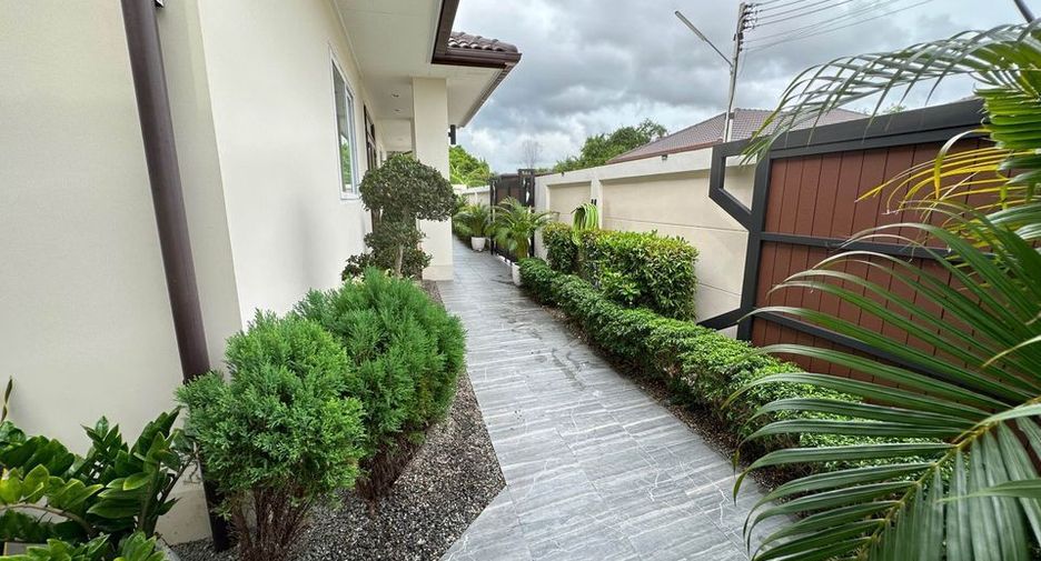 Villa en venta y en alquiler de 6 habitaciones en Bang Lamung, Chonburi