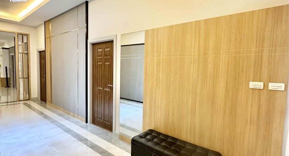 Villa en venta y en alquiler de 6 habitaciones en Bang Lamung, Chonburi