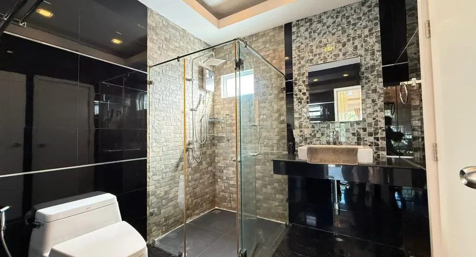 Haus zum Kauf und zur Miete mit 3 Zimmer in Mueang Chon Buri, Chonburi
