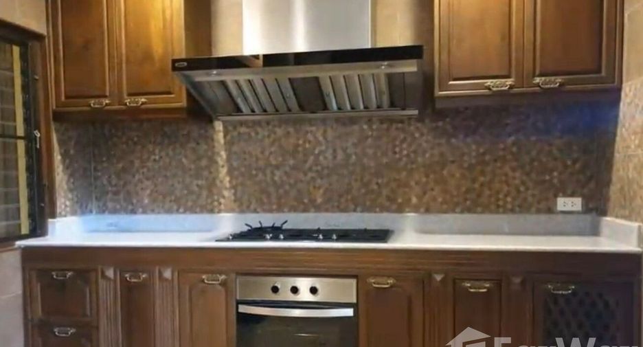 For sale and for rent 4 bedrooms house in Bang Phli, Samut Prakan