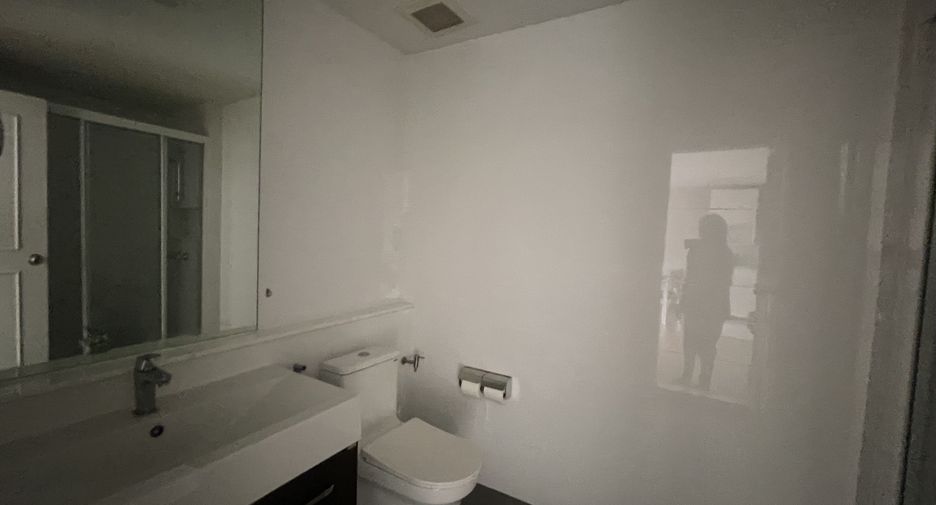 For sale and for rent 2 bedrooms condo in Khlong Toei, Bangkok